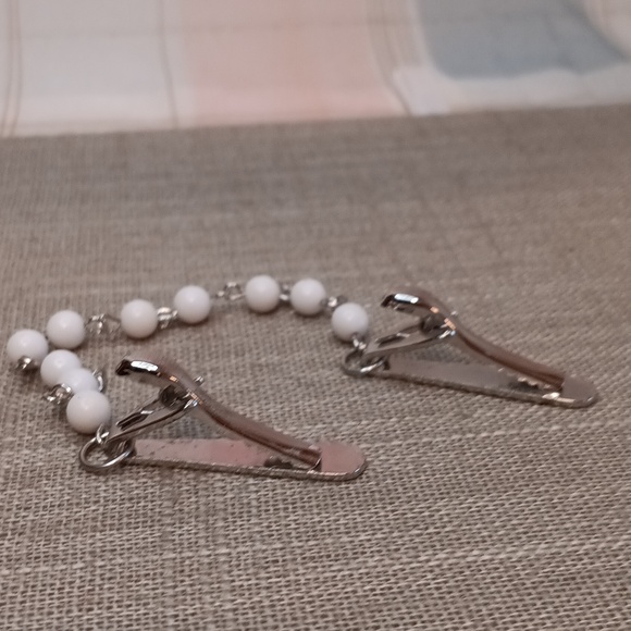 Vintage White Bead Silver Tone Sweater Clasp - Picture 3 of 5